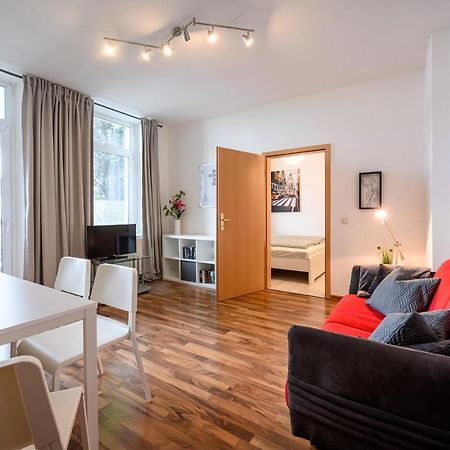Helle Wohnung In Sudenburg Mit Balkon - Wlan, 4 Schlafplaetze Maagdenburg Buitenkant foto