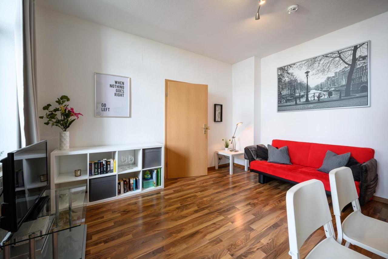 Helle Wohnung In Sudenburg Mit Balkon - Wlan, 4 Schlafplaetze Maagdenburg Buitenkant foto