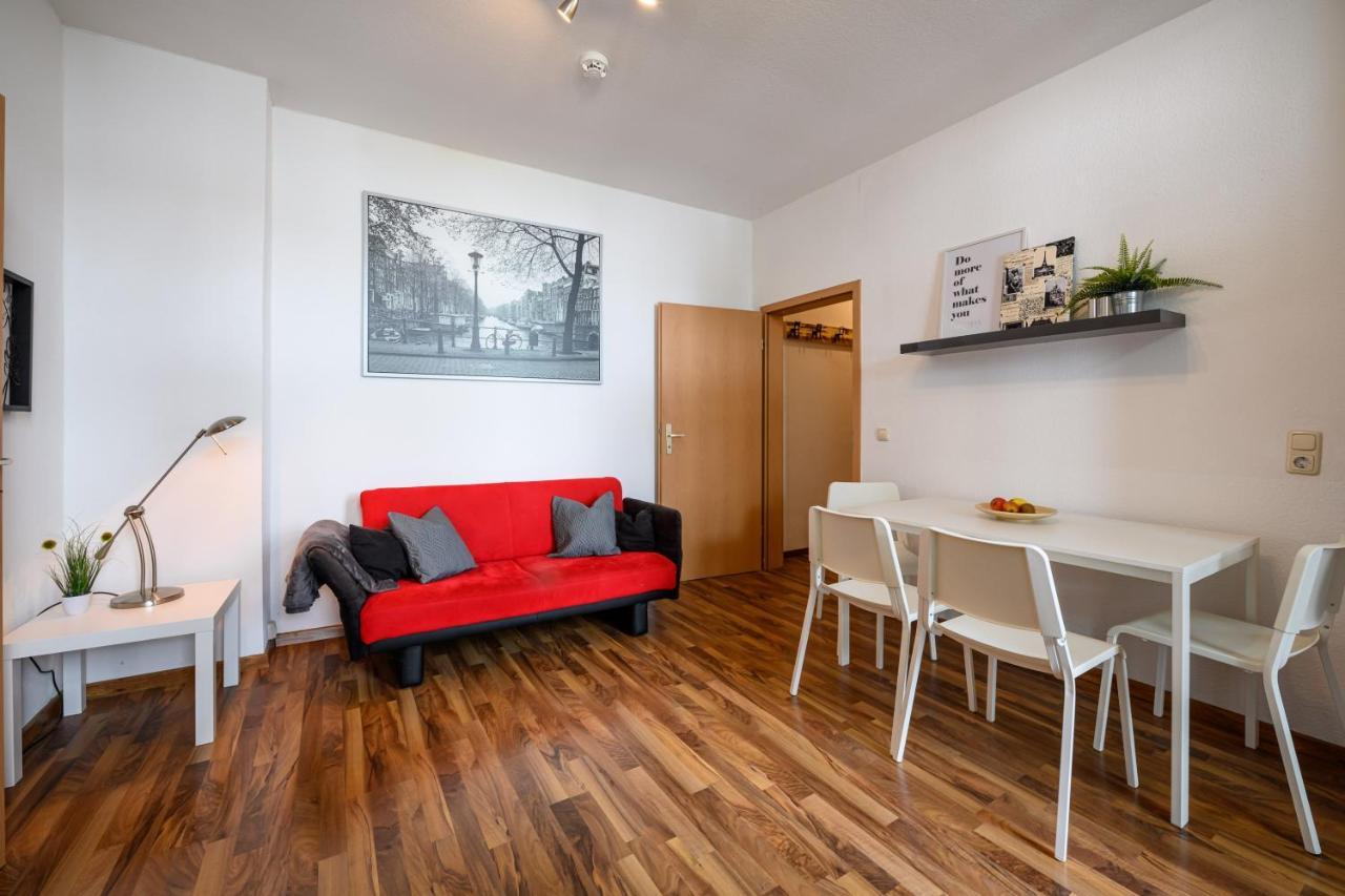 Helle Wohnung In Sudenburg Mit Balkon - Wlan, 4 Schlafplaetze Maagdenburg Buitenkant foto