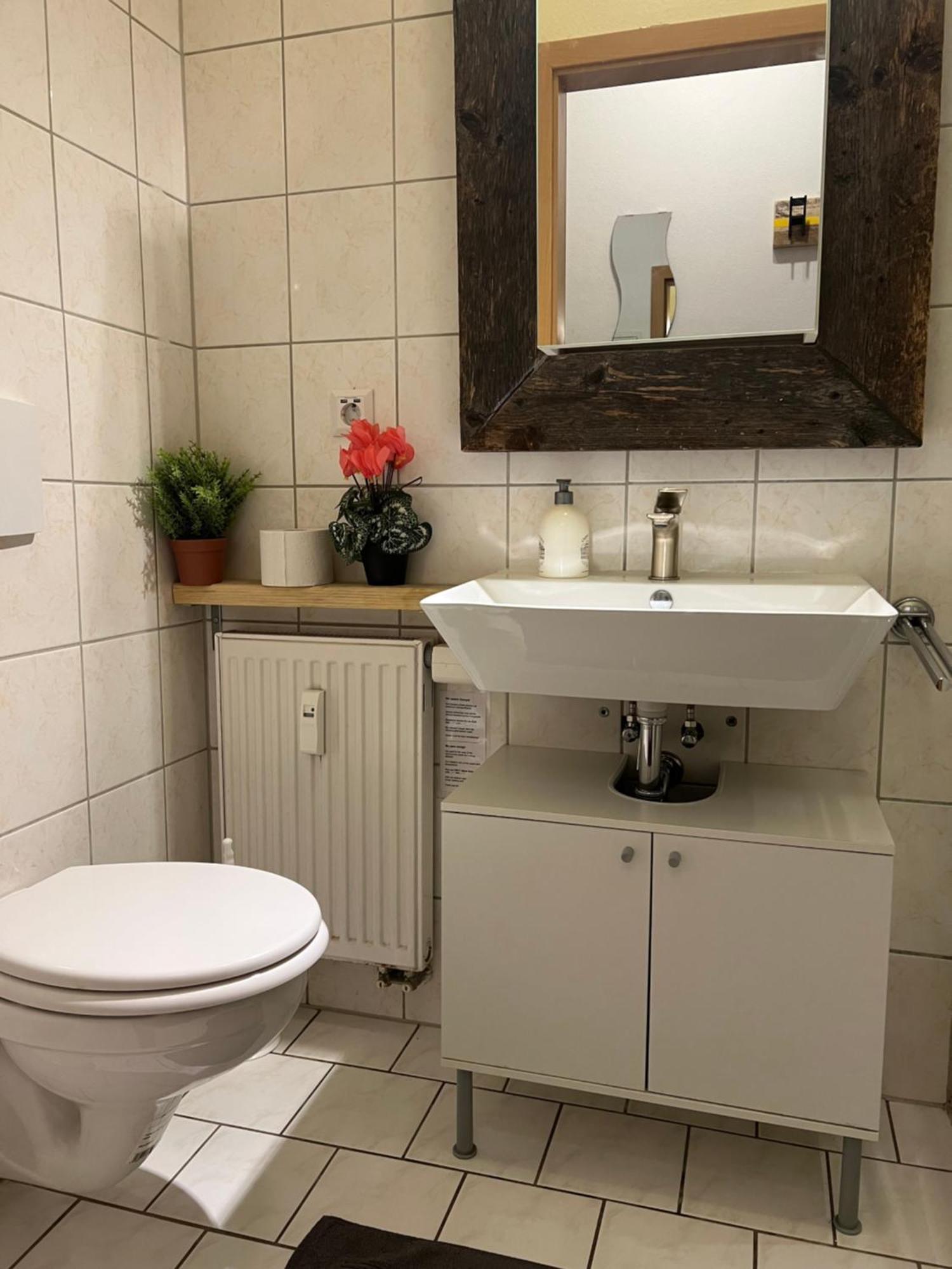 Helle Wohnung In Sudenburg Mit Balkon - Wlan, 4 Schlafplaetze Maagdenburg Buitenkant foto
