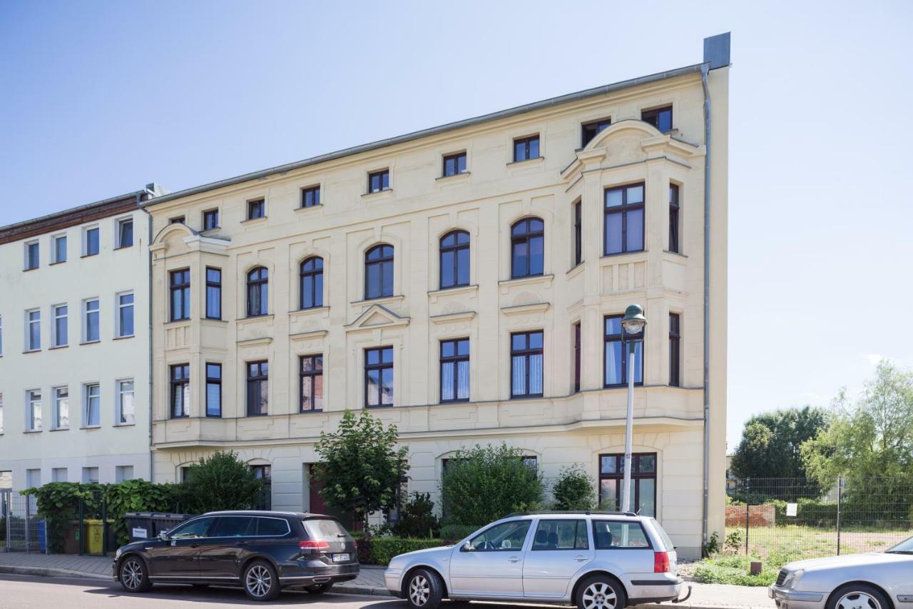 Helle Wohnung In Sudenburg Mit Balkon - Wlan, 4 Schlafplaetze Maagdenburg Buitenkant foto